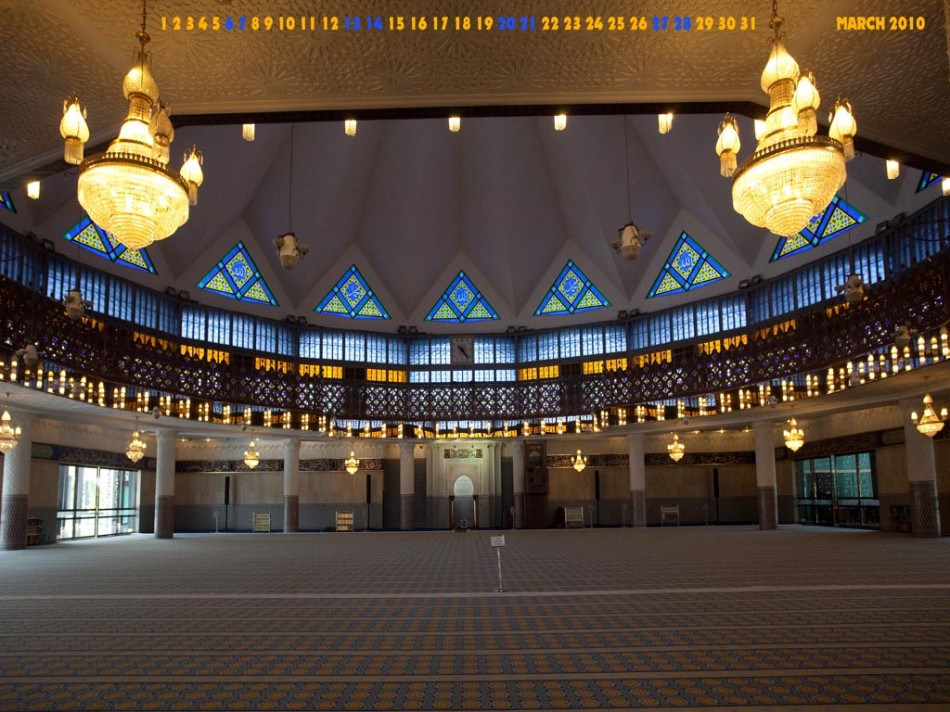 Main prayer hall of the national mosque.