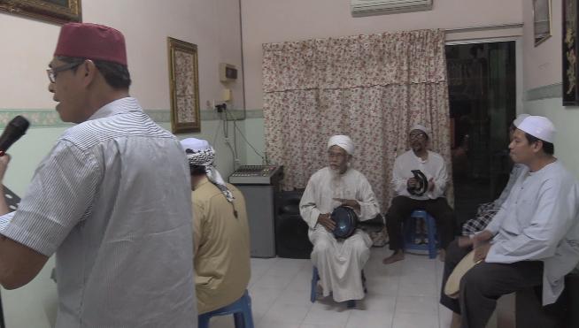 Short rehearsal of Kumpulan Sima' Getaran Hati led by Ustaz Wahab.