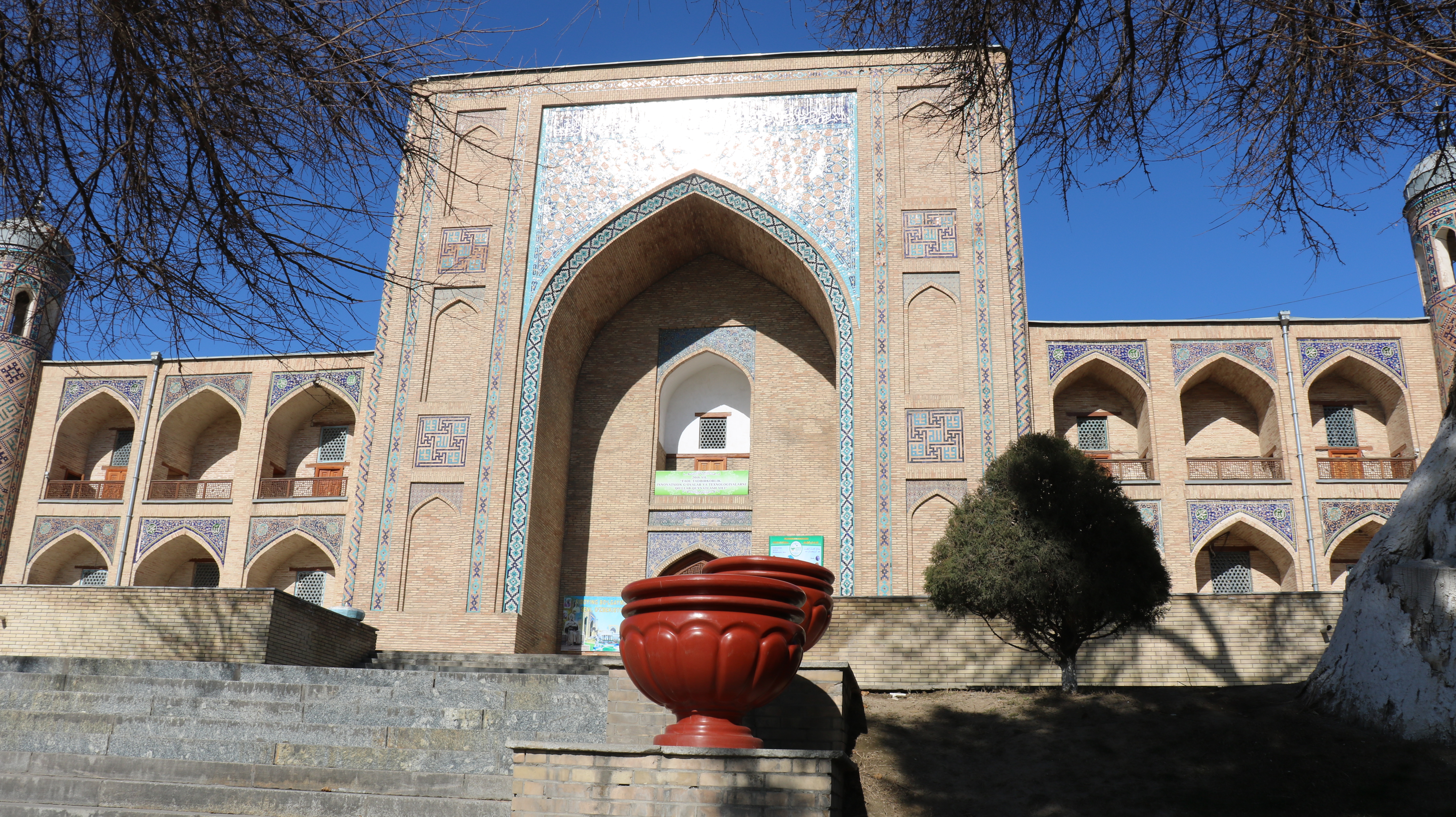 Facade of Abulkasim Medressa.