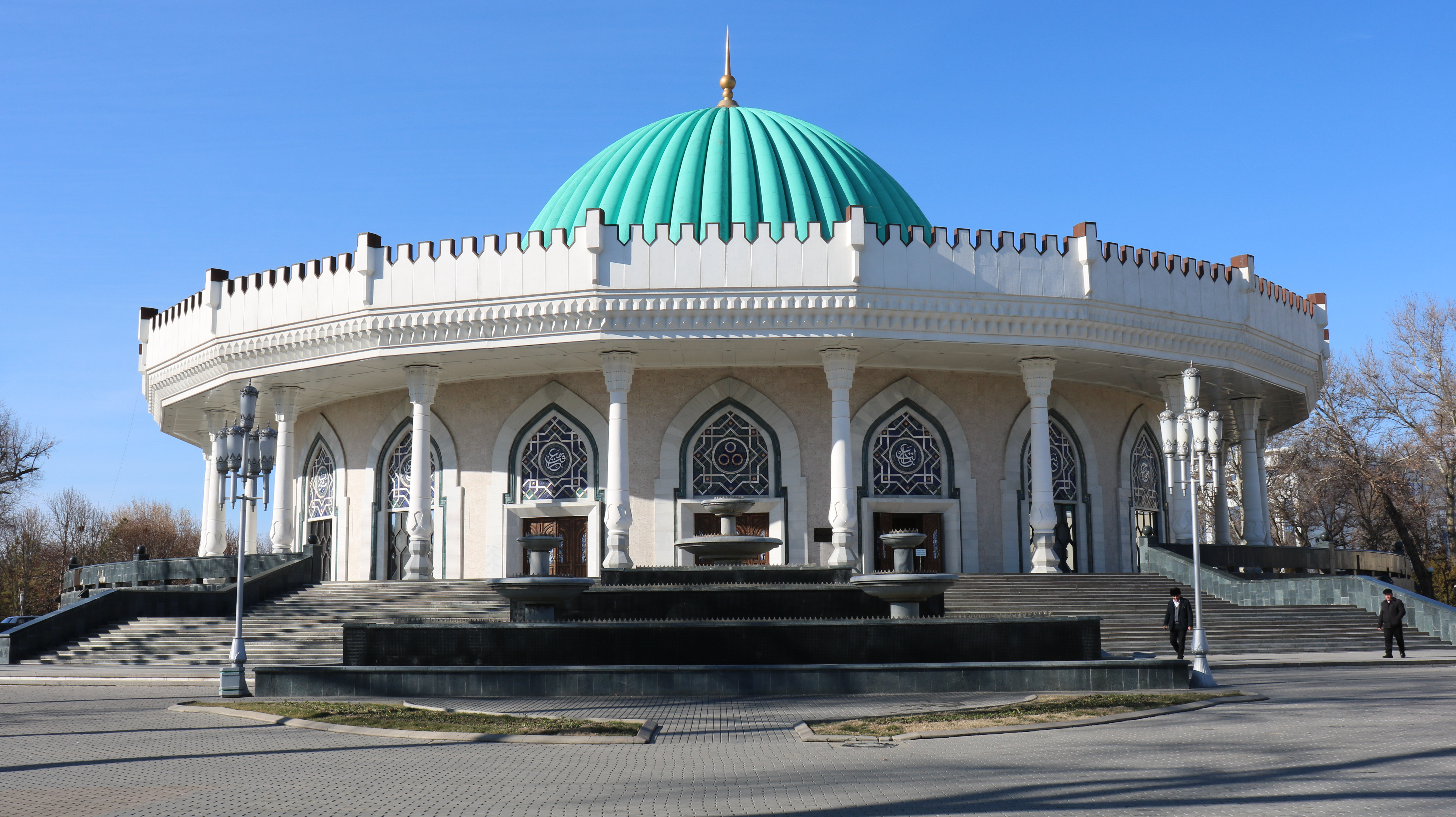 Facade of the Amir Timur museum.