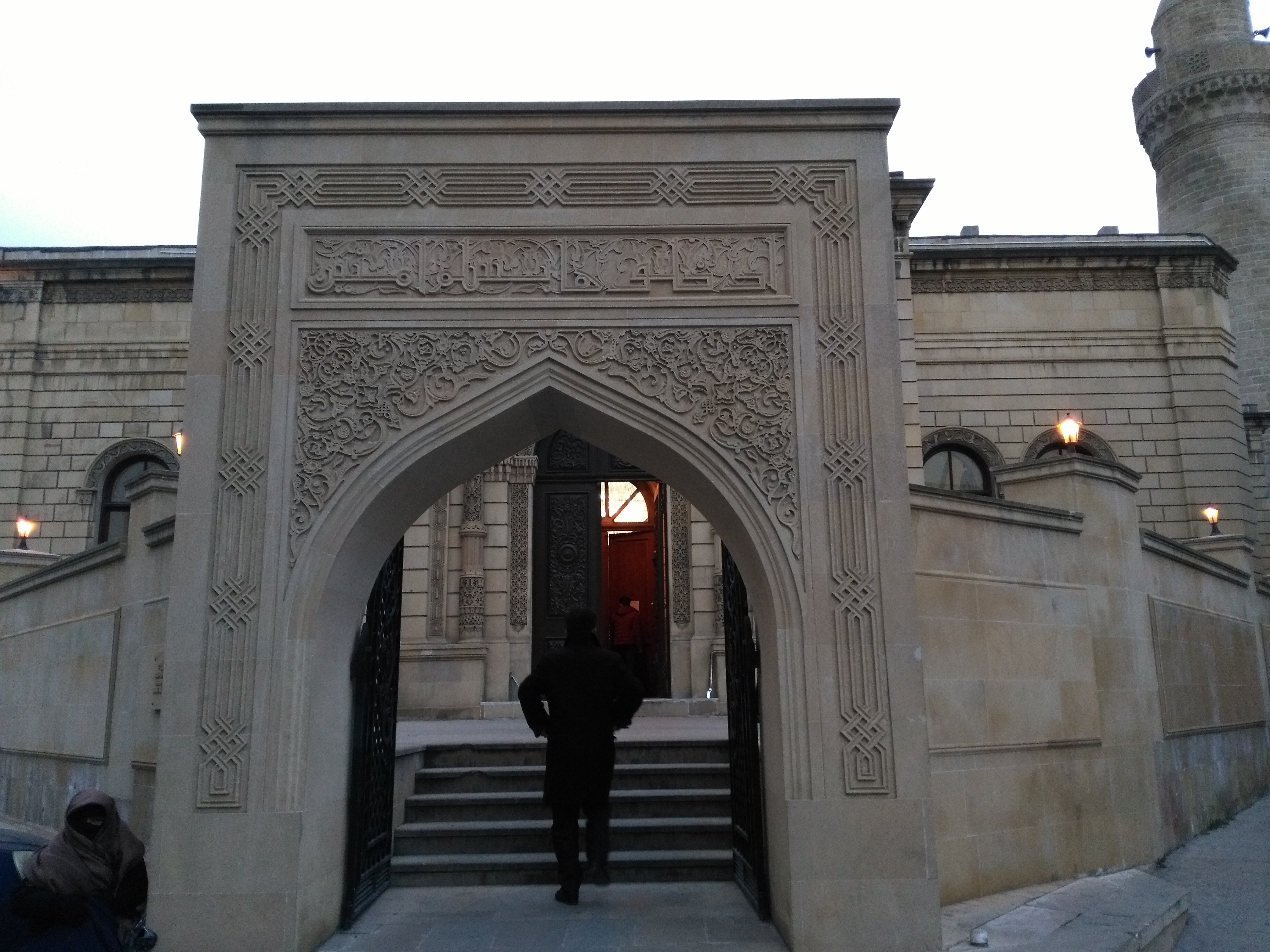 Entrance of the Taza Pir Mosque.