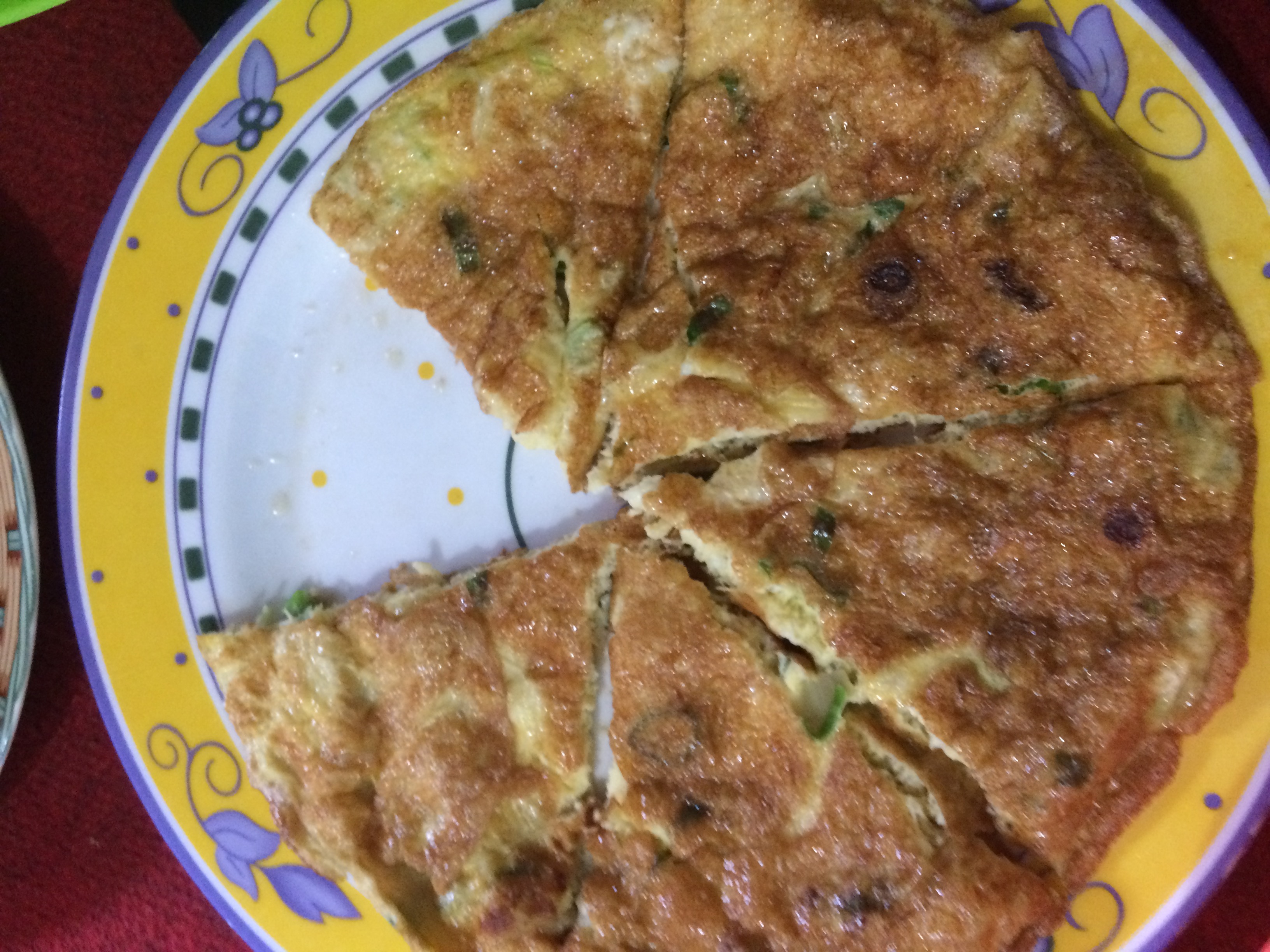 Telur dadar, which freakishly resembles the Bengali dish 'Deem Bhaja'.
